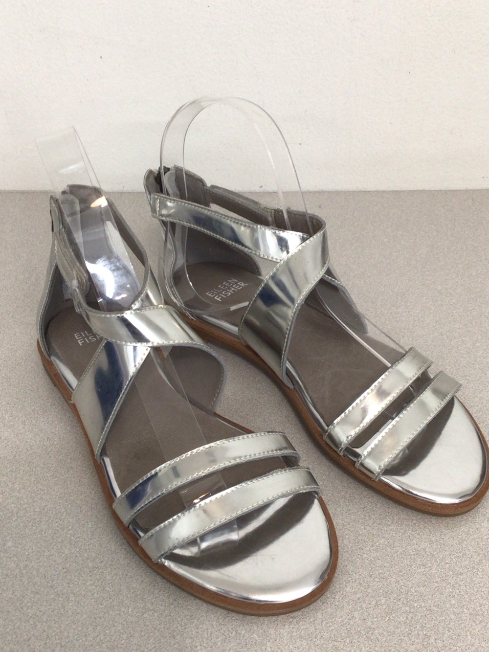 EILEEN FISHER SIZE 5.5 M CHROME  Metallic Strappy Flat Sandals CRISS CROSS